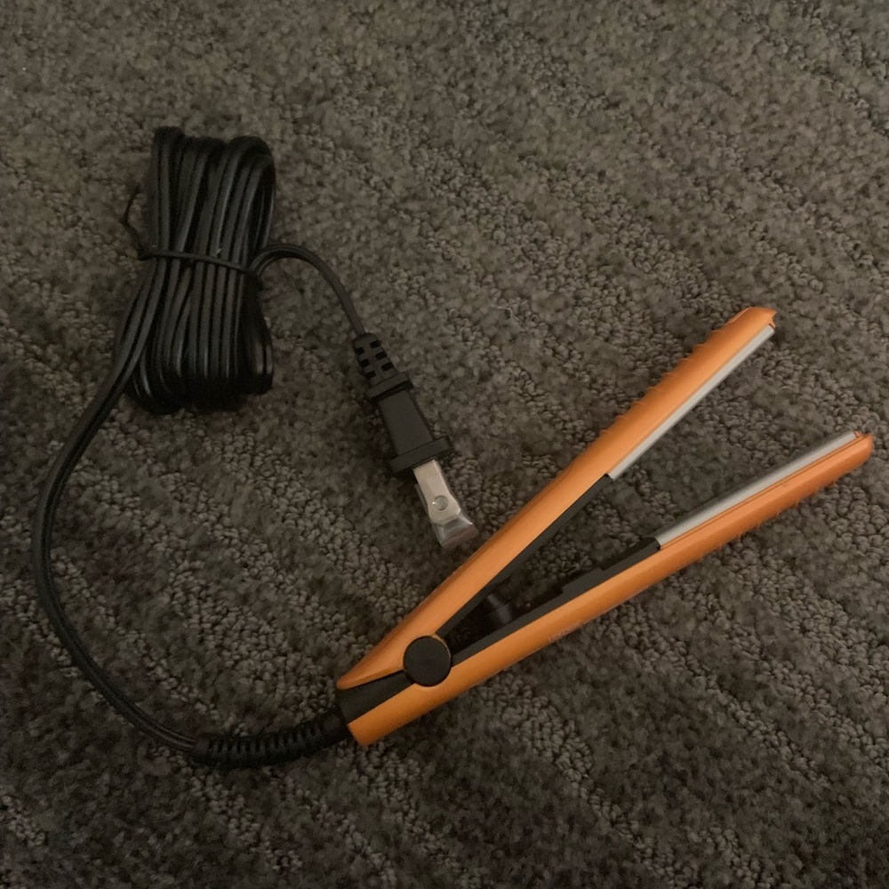 Mini hair straightener